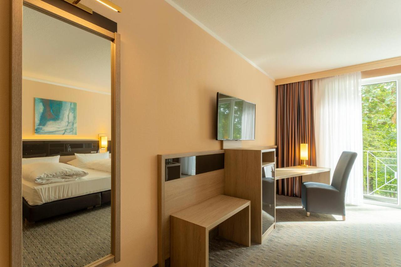Parkhotel Berghoelzchen Хильдесхайм Экстерьер фото