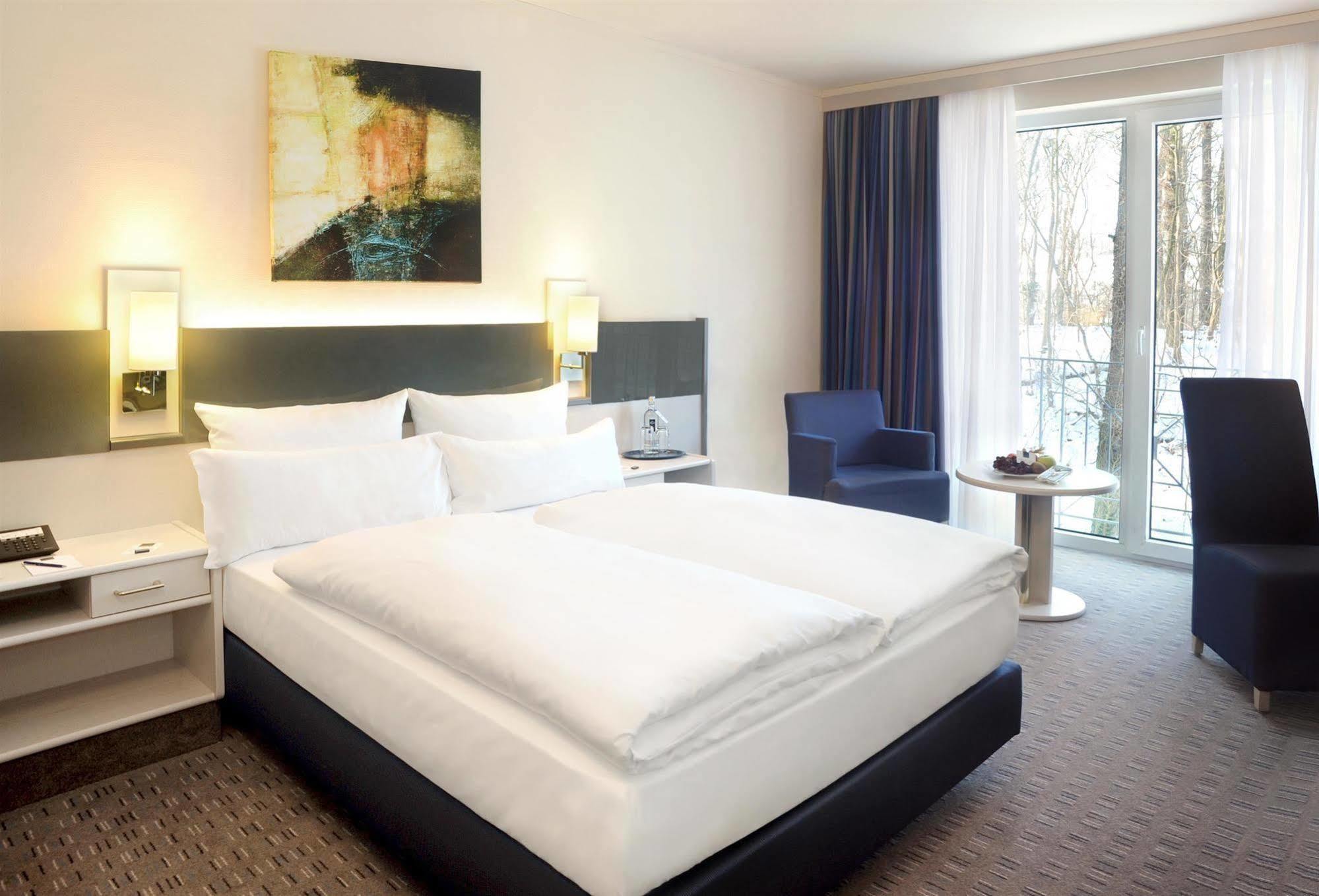 Parkhotel Berghoelzchen Хильдесхайм Экстерьер фото
